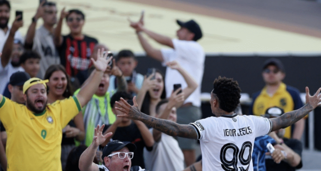 HLV Botafogo tự hào về chiến thắng lịch sử trước PSG